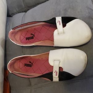 Puma flats/sneakers